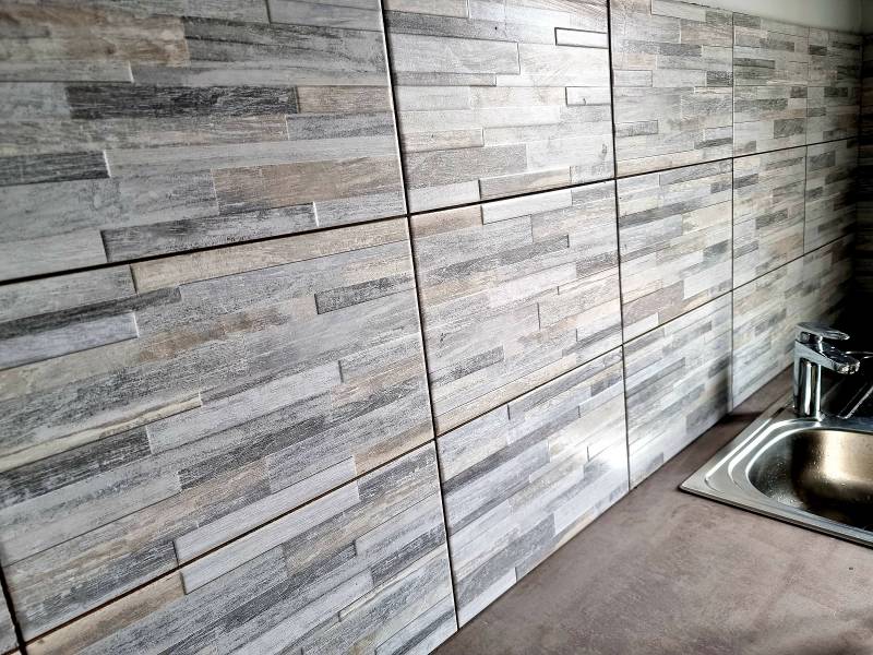 Rénovation complète de cuisine avec pose de meuble et robinetterie à Marseille 13012