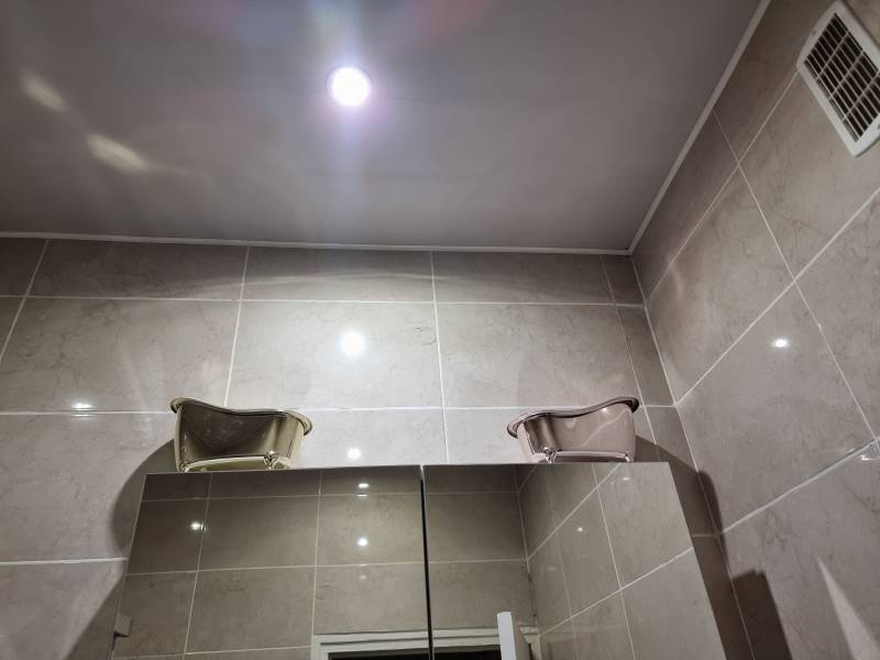 Rénovation de salle de bain et pose de douche italienne à Marseille 13011